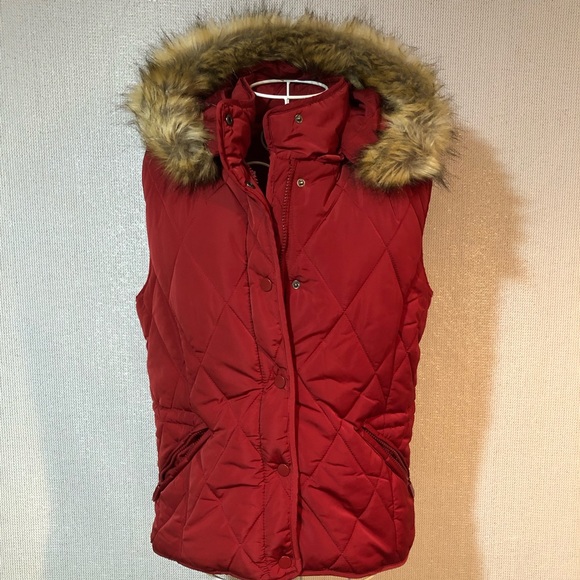 Zara Jackets & Blazers - Zara Trafaluc hooded puffer vest